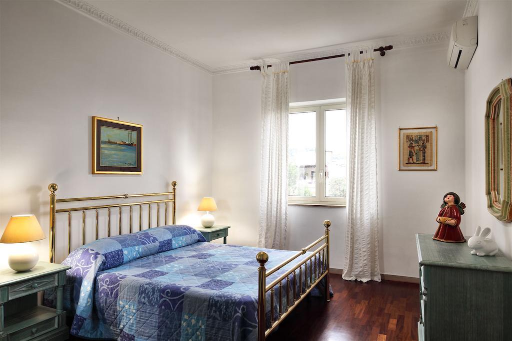 Caruso 1 By Villasandco Rentalsorrento Room photo